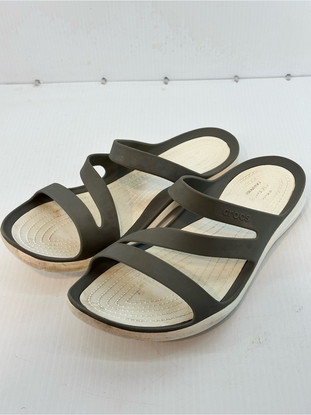 Crocs Women’s‎ 9 Slip-On Strappy Sandals
